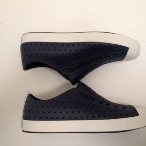 Native Womens Shoes Sneakers Black Waterproof Slip On SIZE 10